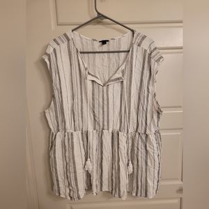 Torrid Size 2 Black and White Babydoll Shirt